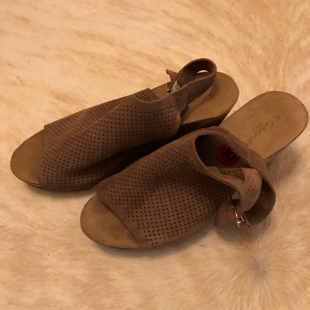 A Giannetti Sandel shoes.